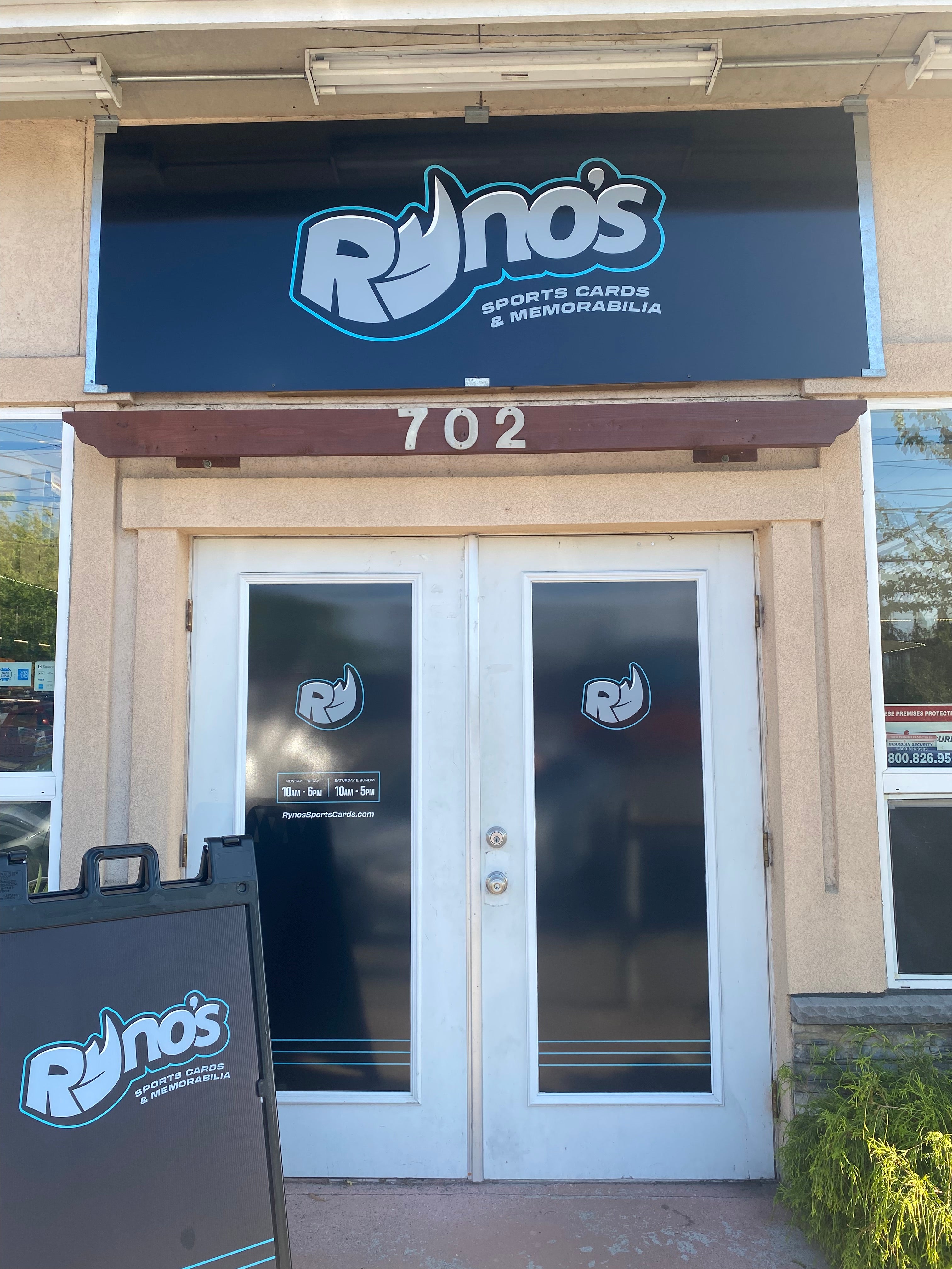 Front of Ryno's Trading Cards and Memorabilia